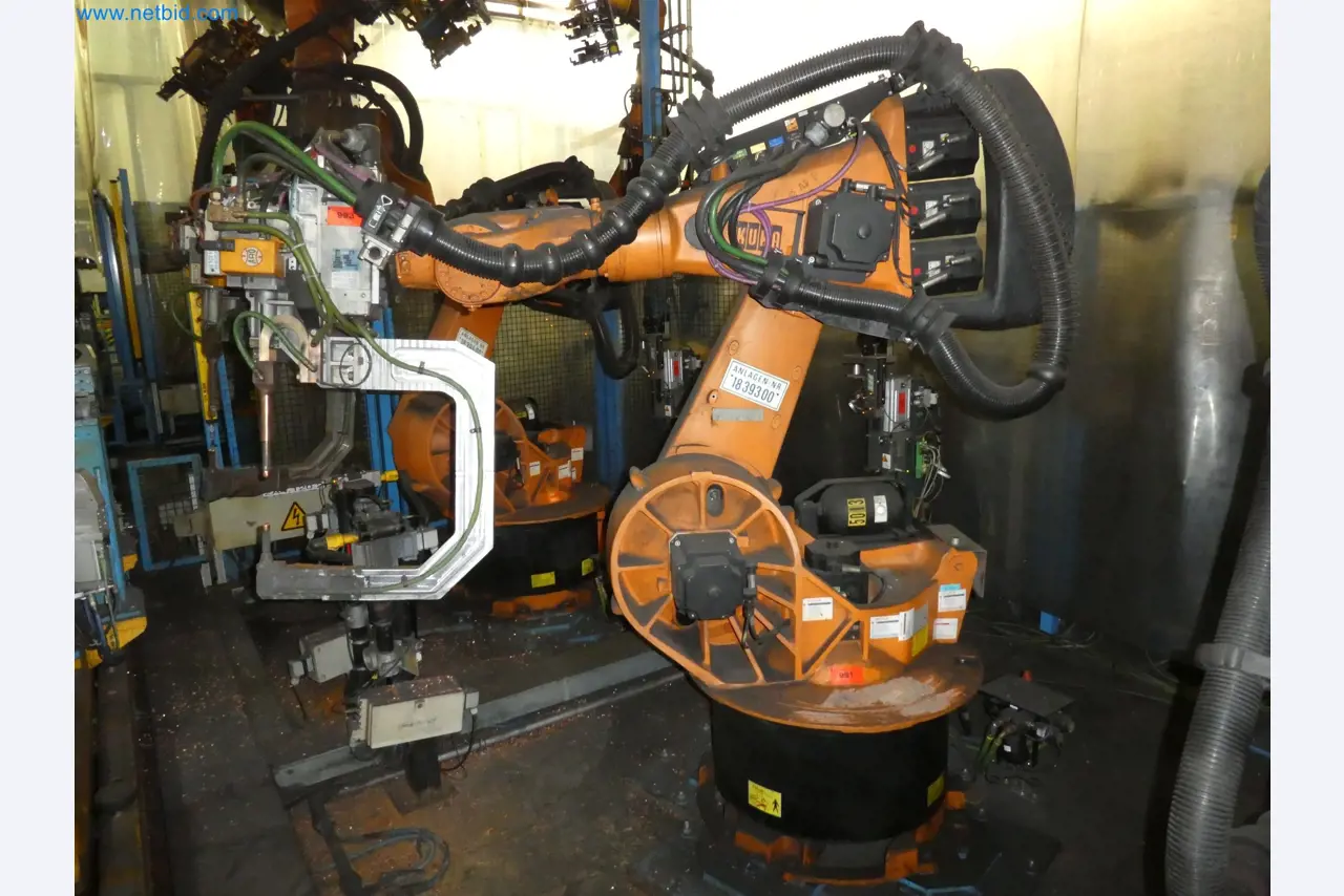 Robots, welding equipment and assembly accessories from the automotive industry-141