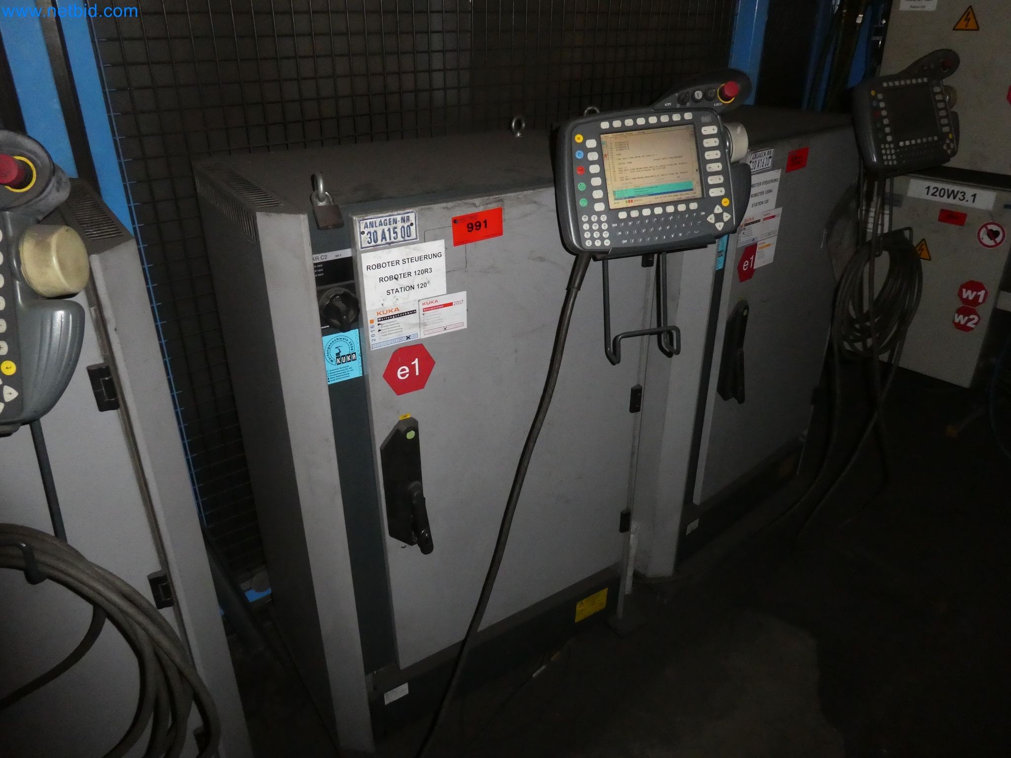 Robots, welding equipment and assembly accessories from the automotive industry-142