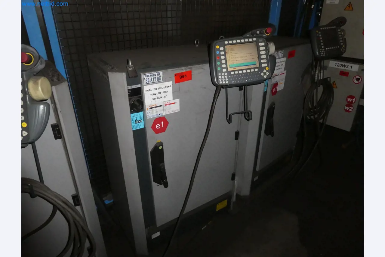 Robots, welding equipment and assembly accessories from the automotive industry-142