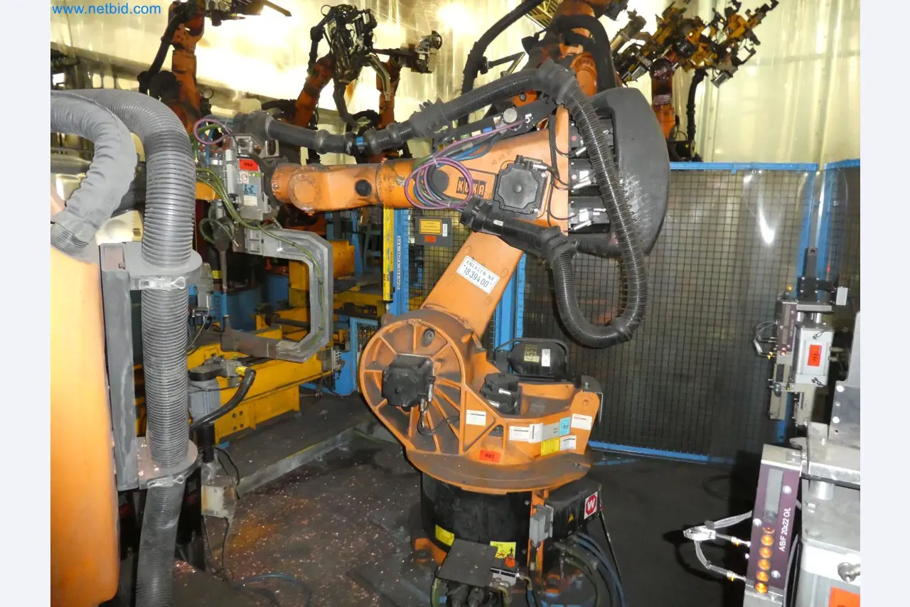 Robots, welding equipment and assembly accessories from the automotive industry-143