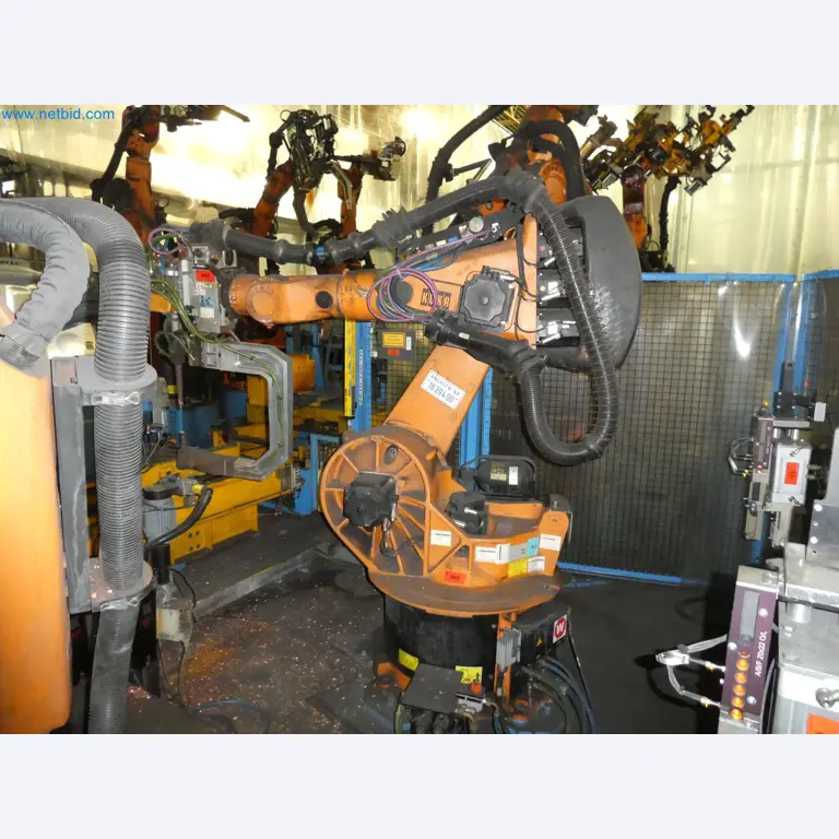 Robots, welding equipment and assembly accessories from the automotive industry-143