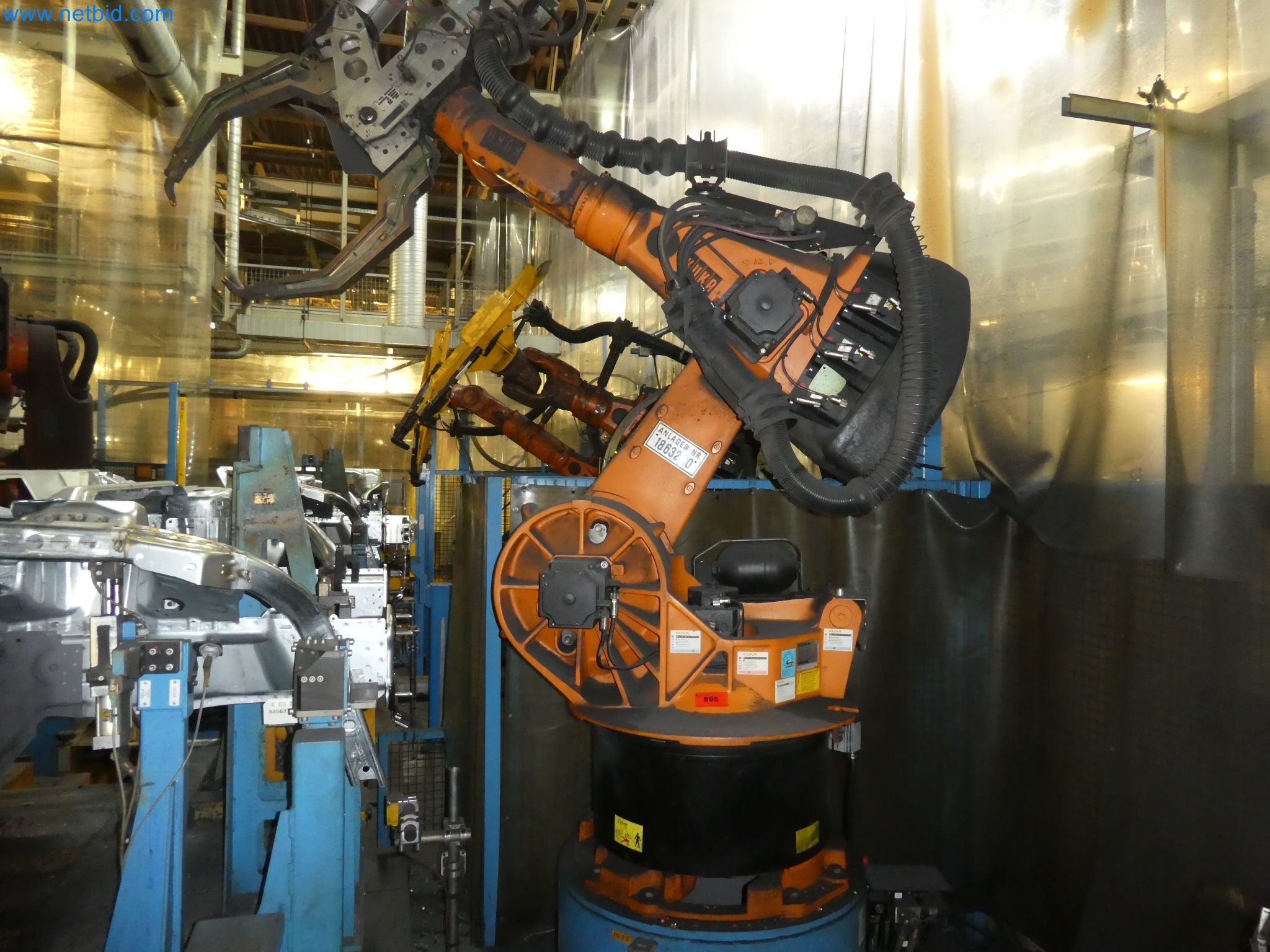 Robots, welding equipment and assembly accessories from the automotive industry-147