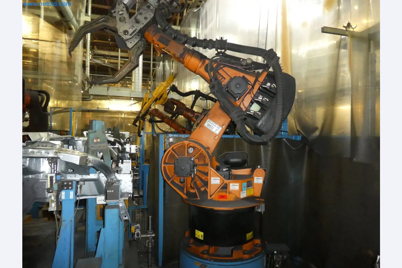 Robots, welding equipment and assembly accessories from the automotive industry-147