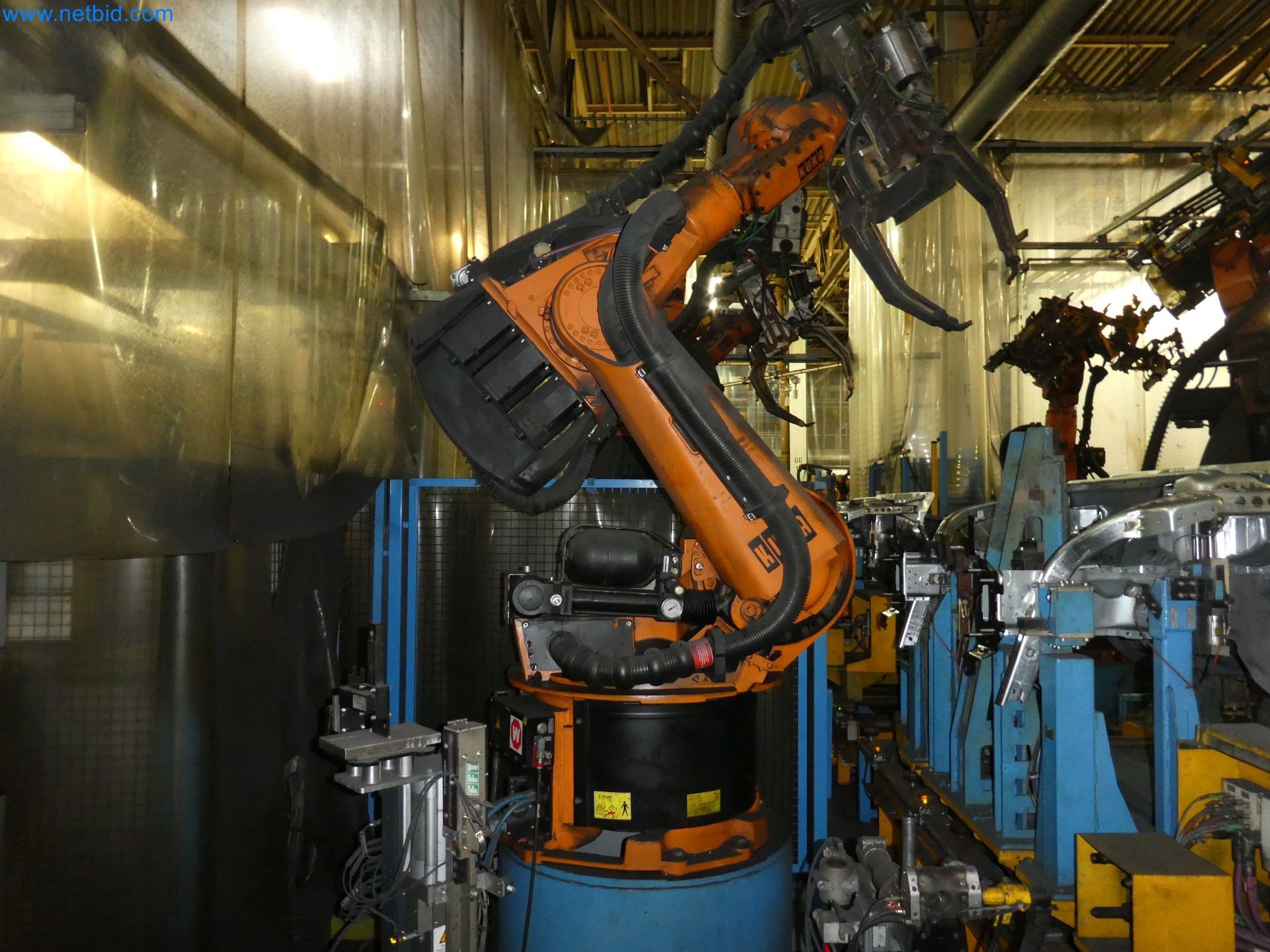 Robots, welding equipment and assembly accessories from the automotive industry-148