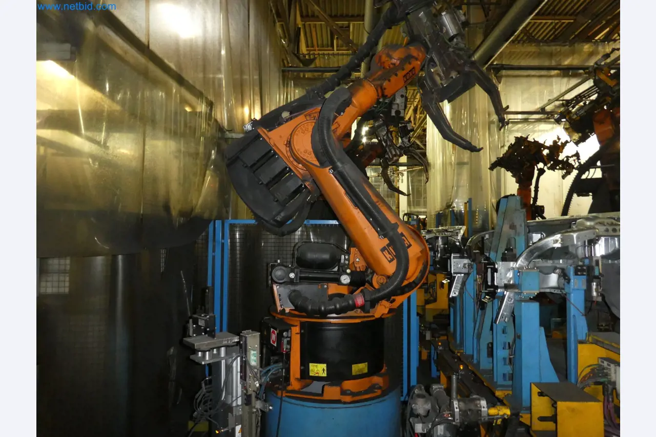 Robots, welding equipment and assembly accessories from the automotive industry-148