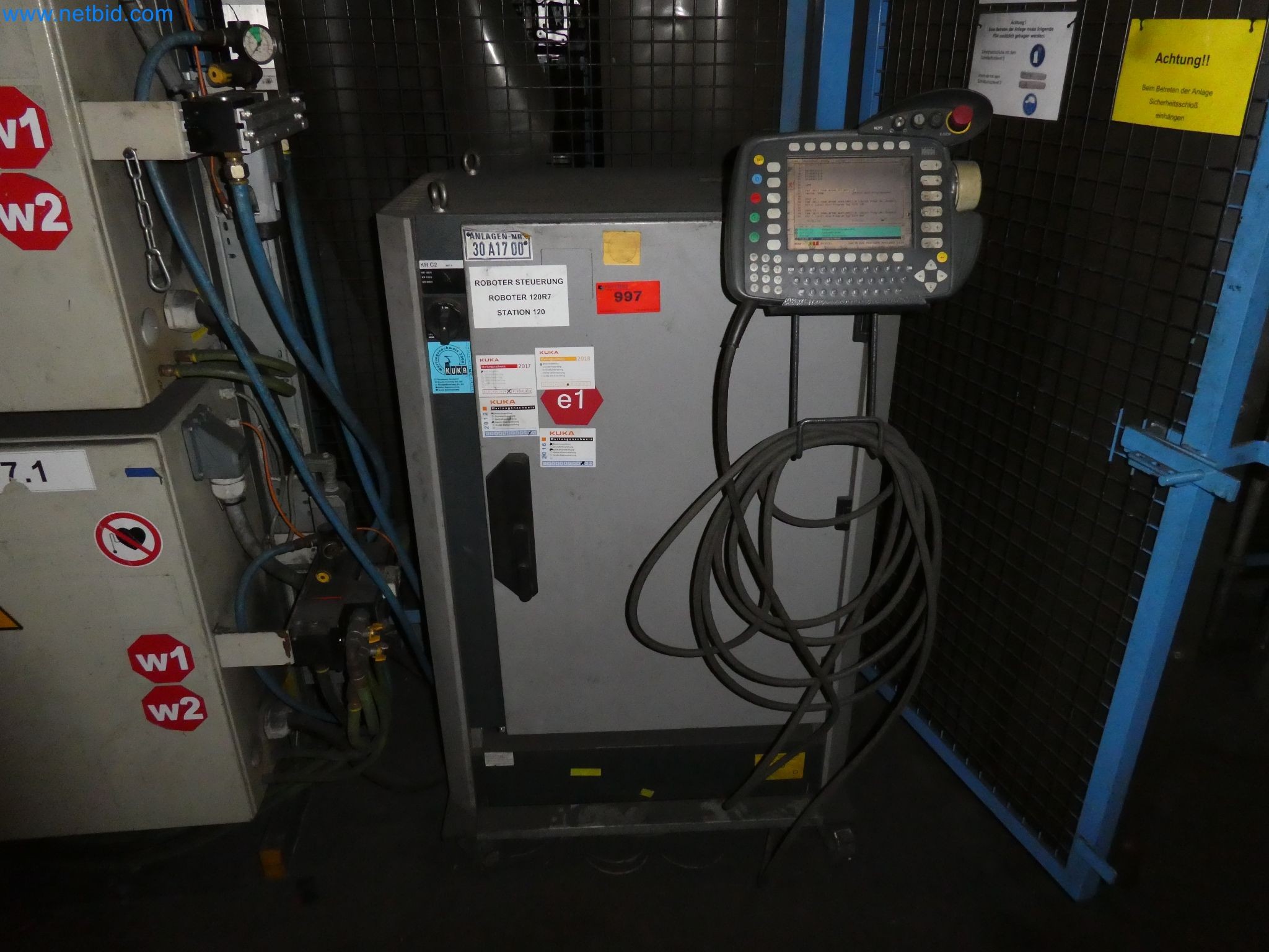 Robots, welding equipment and assembly accessories from the automotive industry-150