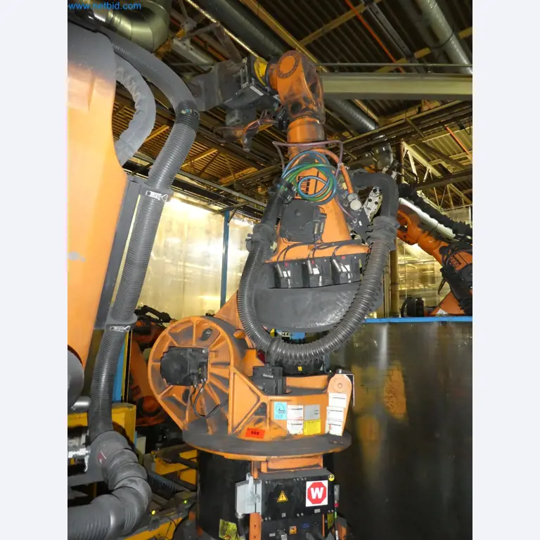 Robots, welding equipment and assembly accessories from the automotive industry-151