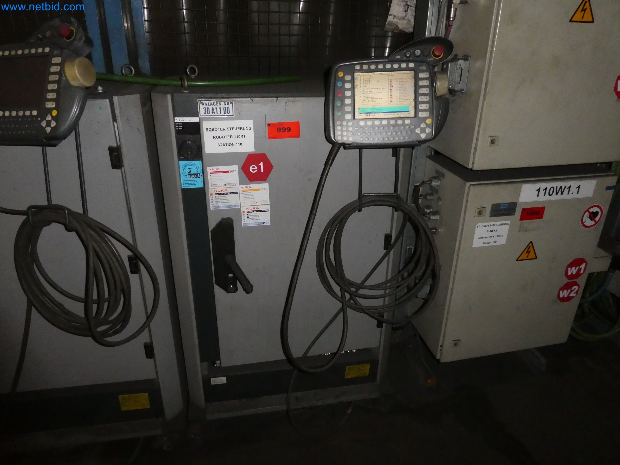 Robots, welding equipment and assembly accessories from the automotive industry-154