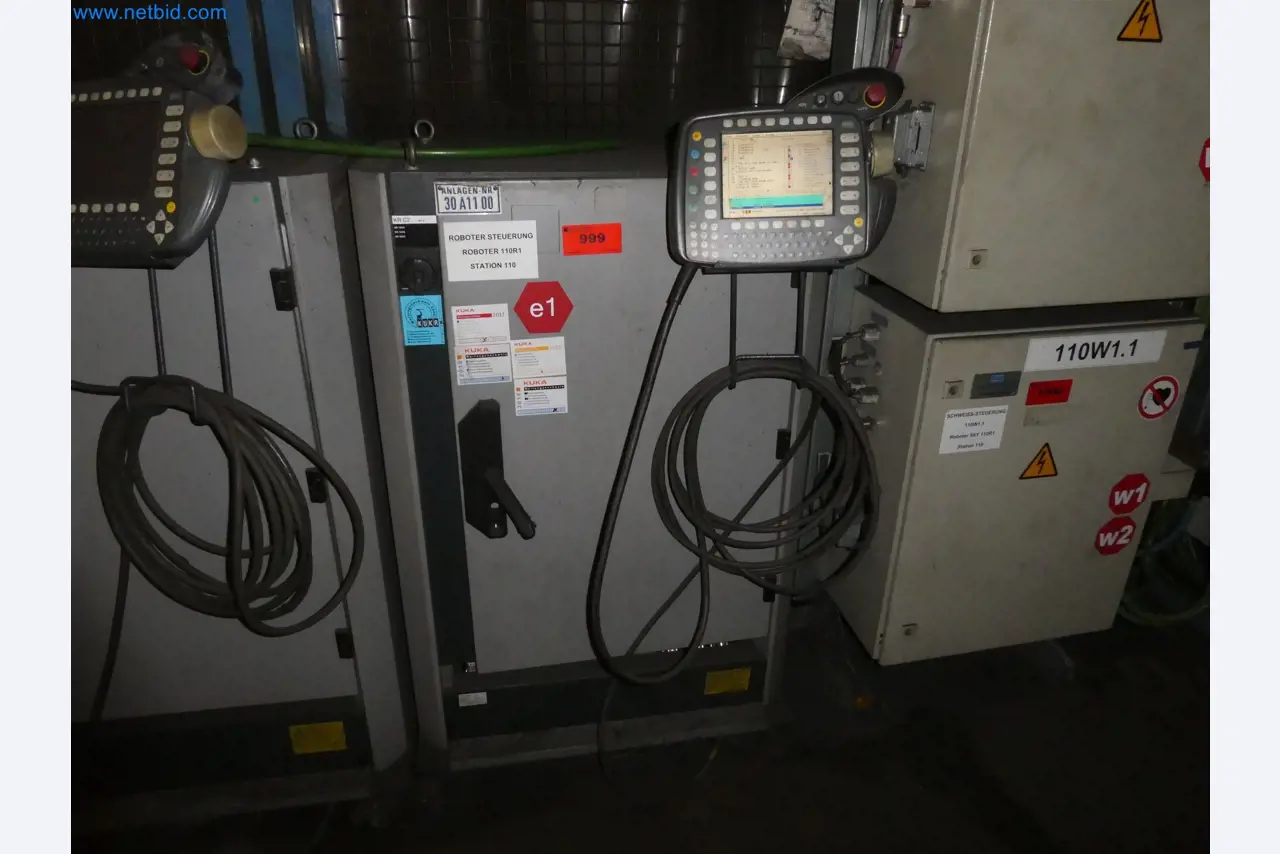 Robots, welding equipment and assembly accessories from the automotive industry-154