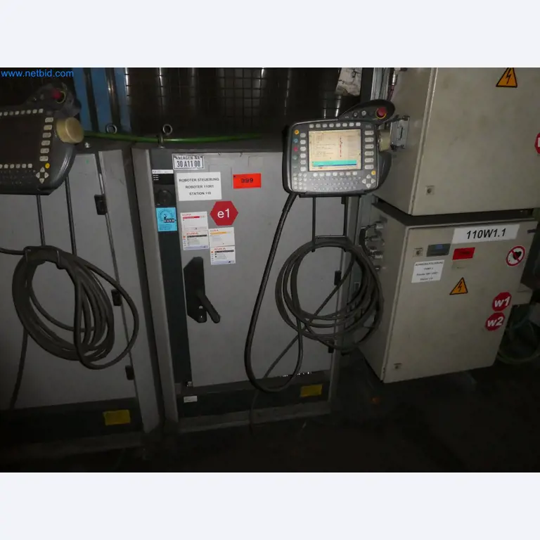 Robots, welding equipment and assembly accessories from the automotive industry-154