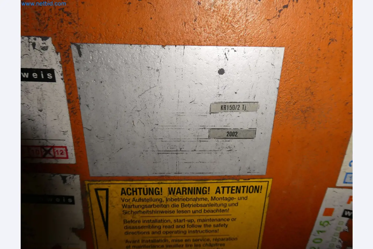 Robots, welding equipment and assembly accessories from the automotive industry-155