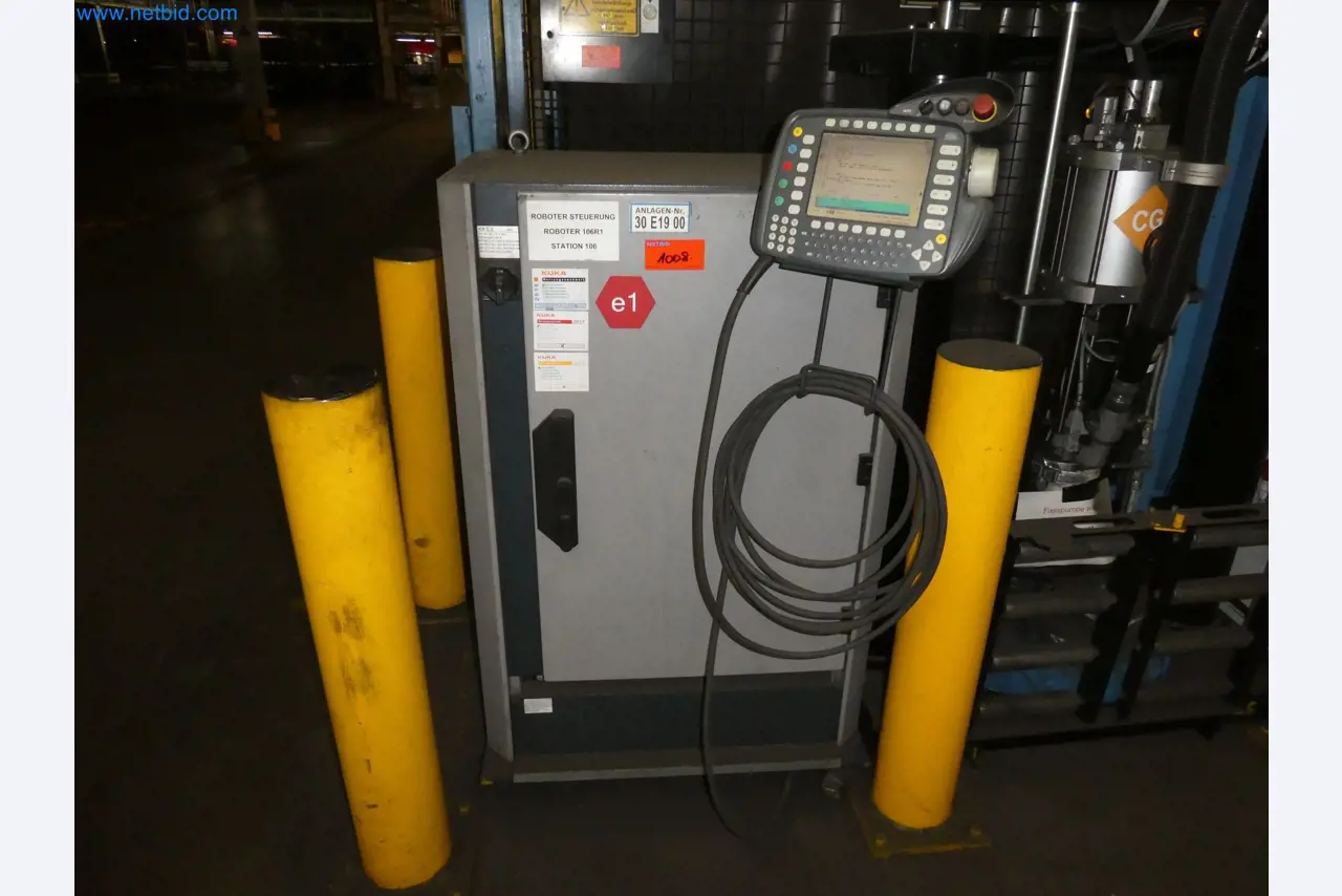 Robots, welding equipment and assembly accessories from the automotive industry-16