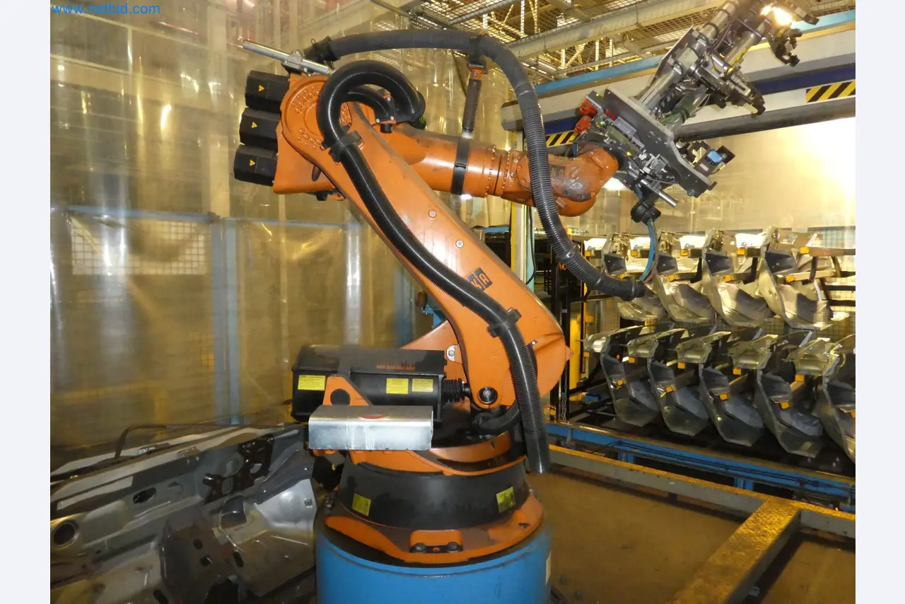 Robots, welding equipment and assembly accessories from the automotive industry-17