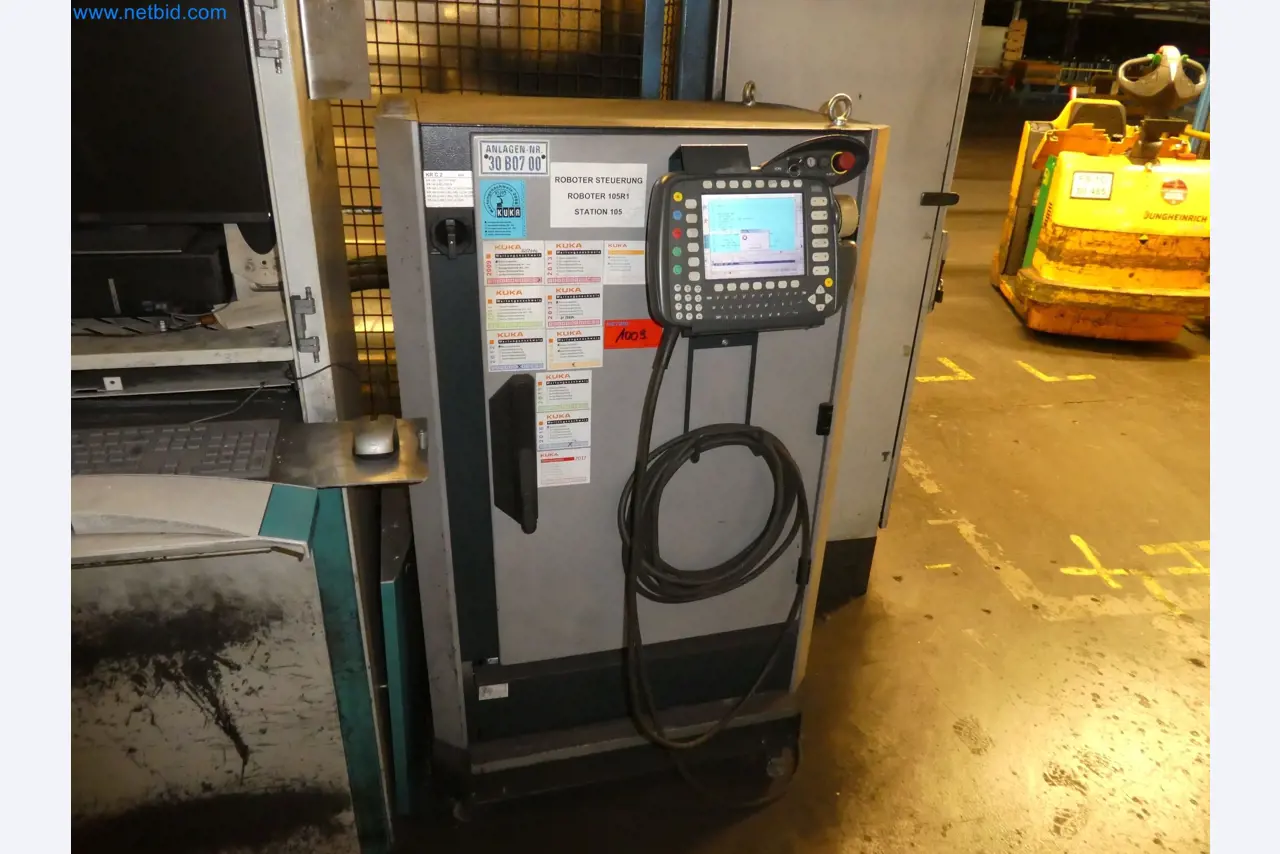 Robots, welding equipment and assembly accessories from the automotive industry-18