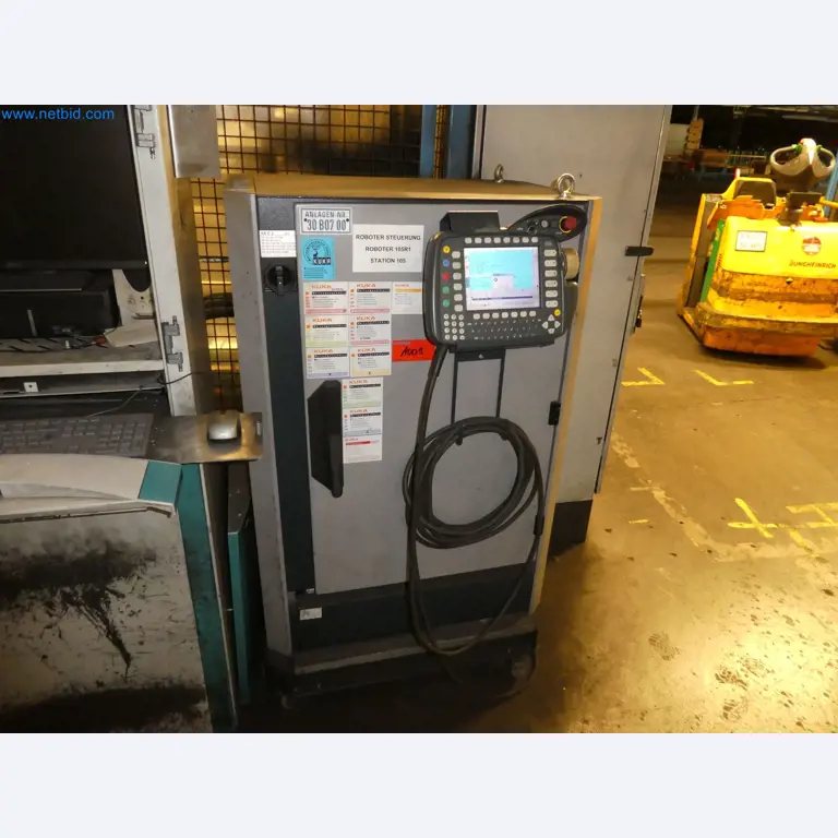 Robots, welding equipment and assembly accessories from the automotive industry-18