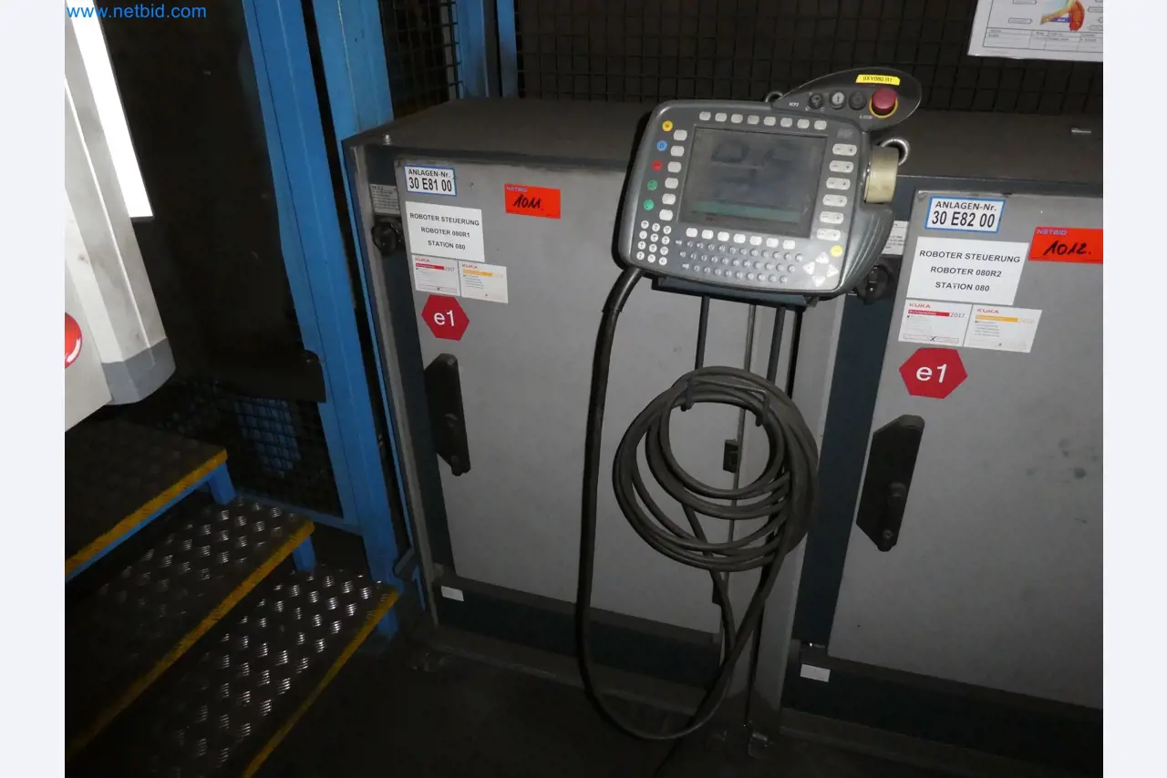 Robots, welding equipment and assembly accessories from the automotive industry-23