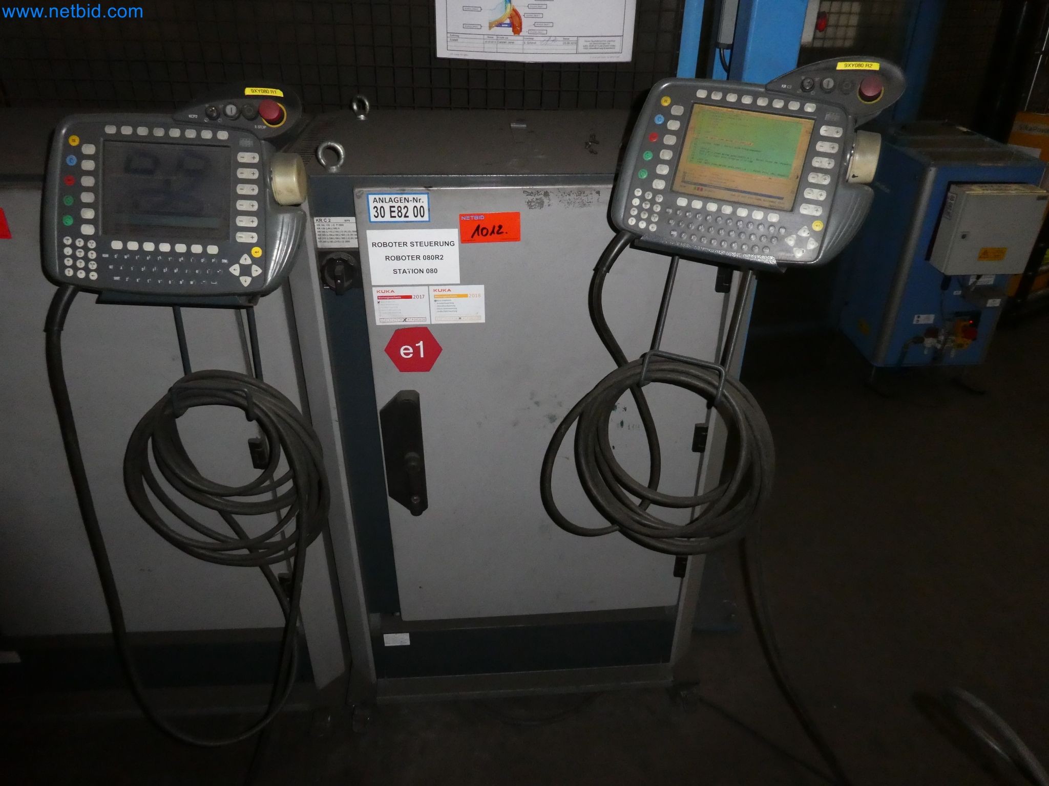 Robots, welding equipment and assembly accessories from the automotive industry-26