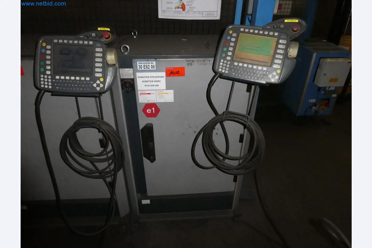 Robots, welding equipment and assembly accessories from the automotive industry-26