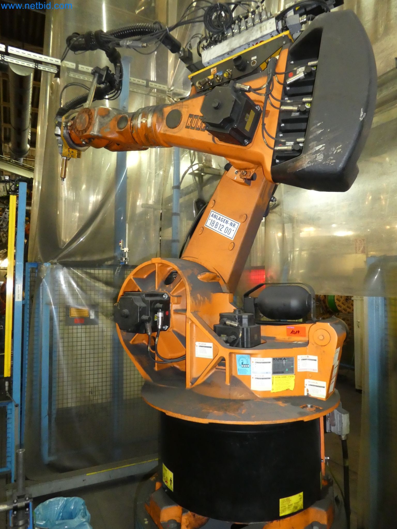 Robots, welding equipment and assembly accessories from the automotive industry-28