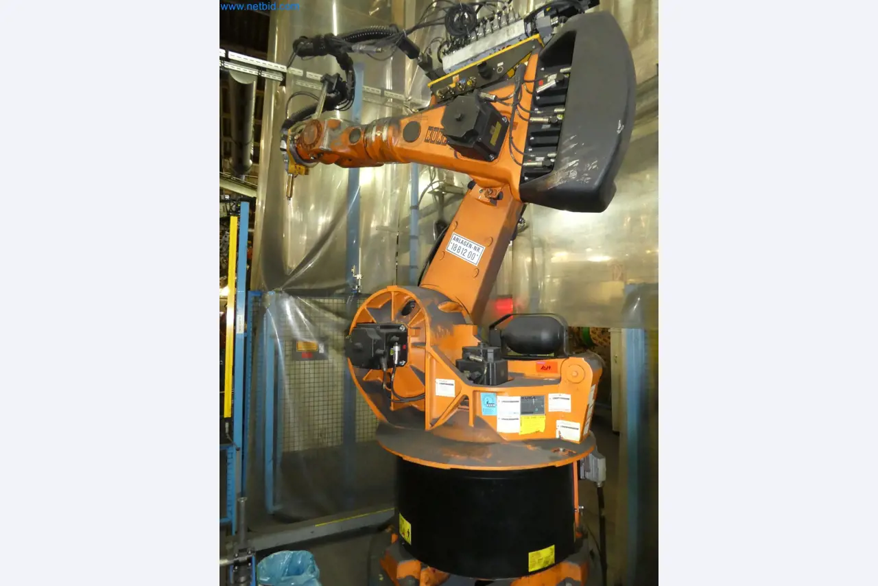 Robots, welding equipment and assembly accessories from the automotive industry-28