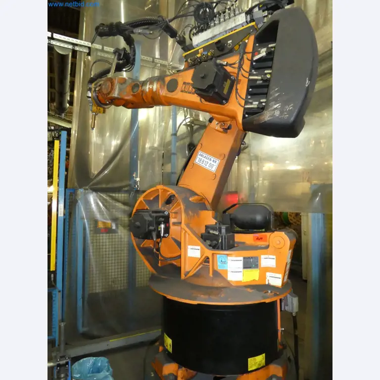 Robots, welding equipment and assembly accessories from the automotive industry-28