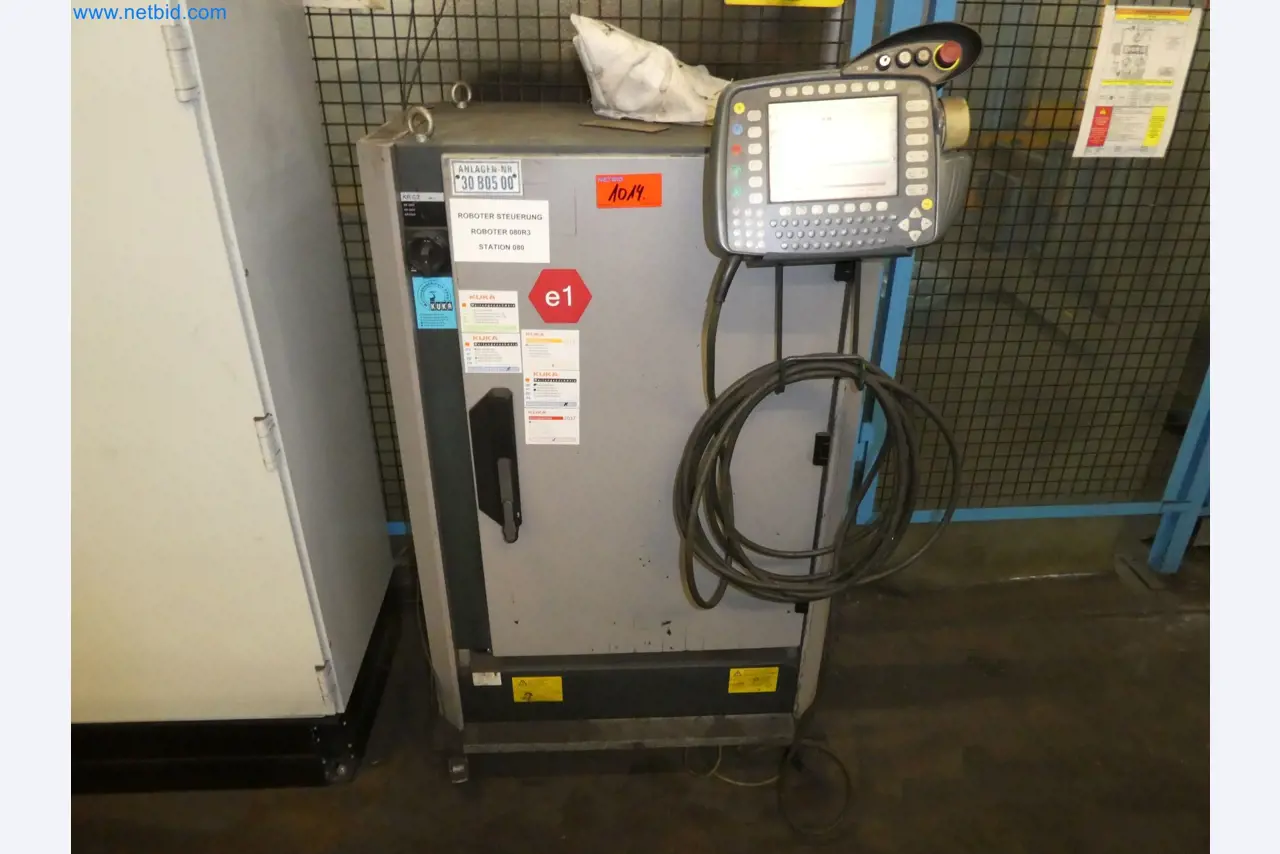 Robots, welding equipment and assembly accessories from the automotive industry-29