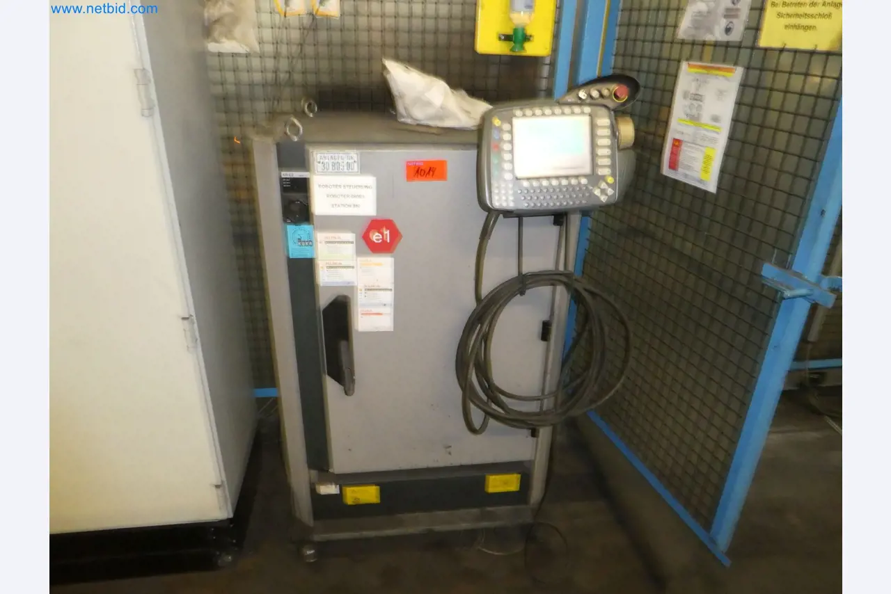 Robots, welding equipment and assembly accessories from the automotive industry-31