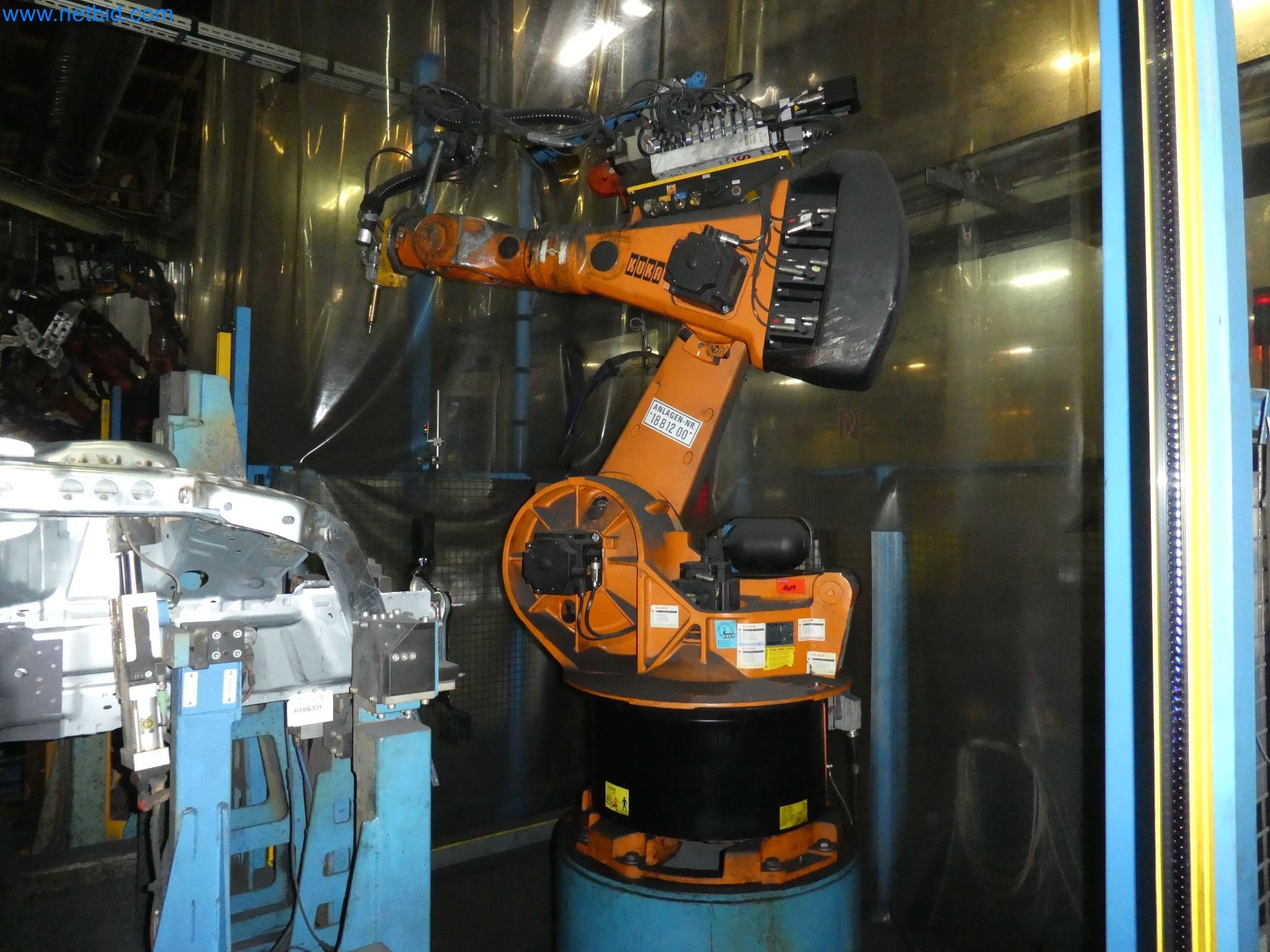 Robots, welding equipment and assembly accessories from the automotive industry-32