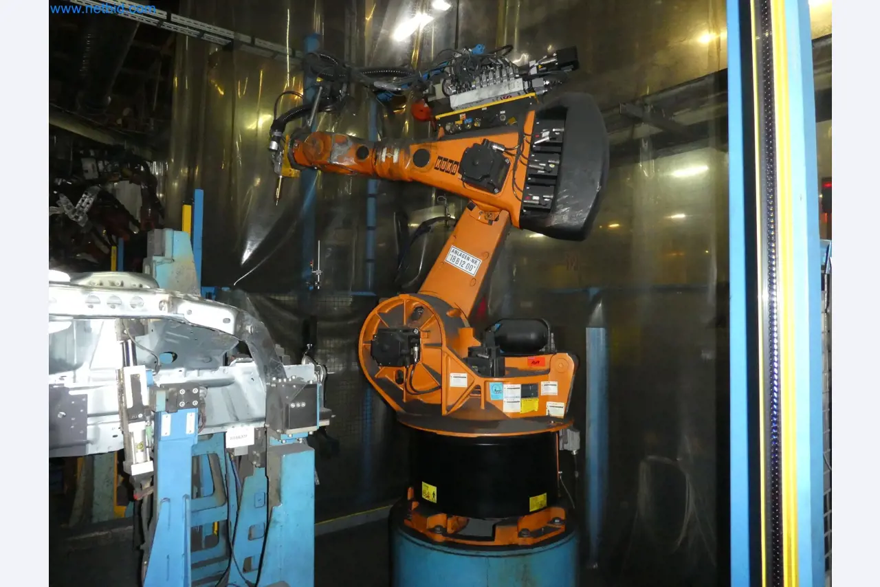Robots, welding equipment and assembly accessories from the automotive industry-32