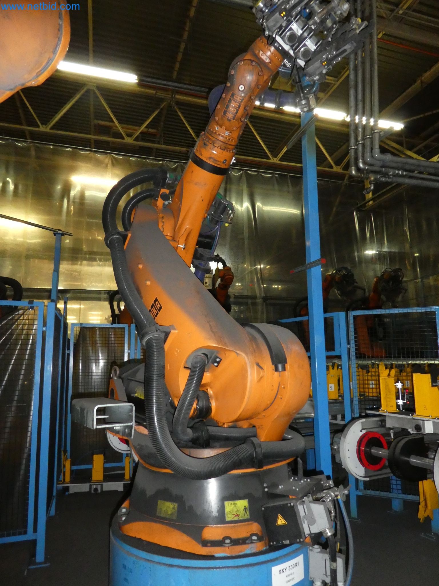 Robots, welding equipment and assembly accessories from the automotive industry-34