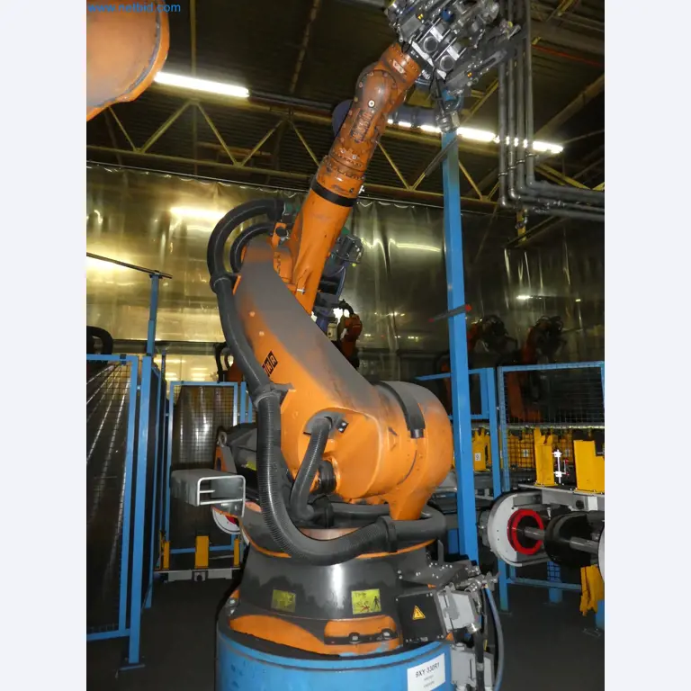 Robots, welding equipment and assembly accessories from the automotive industry-34
