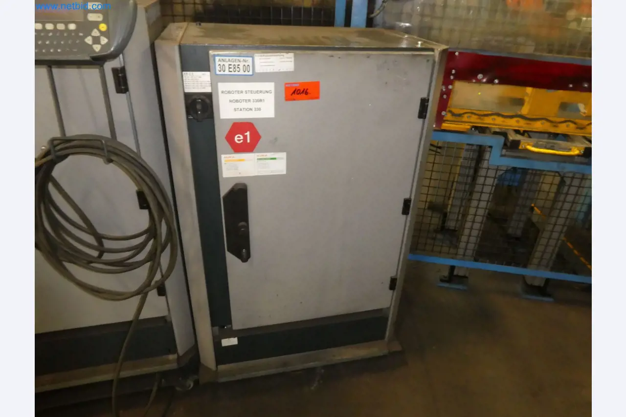 Robots, welding equipment and assembly accessories from the automotive industry-35