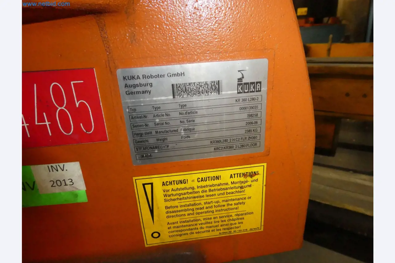 Robots, welding equipment and assembly accessories from the automotive industry-37