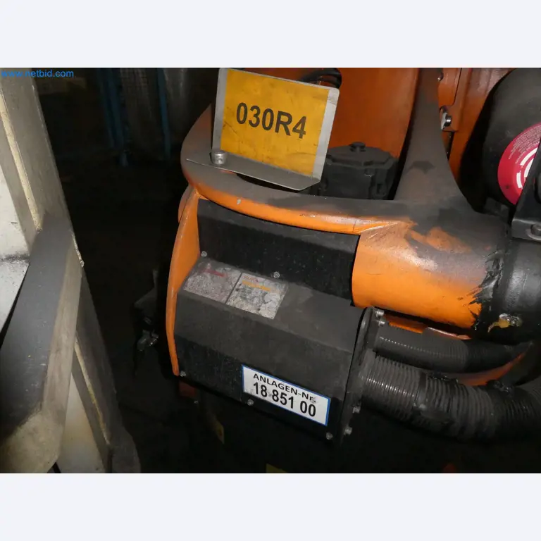 Robots, welding equipment and assembly accessories from the automotive industry-38