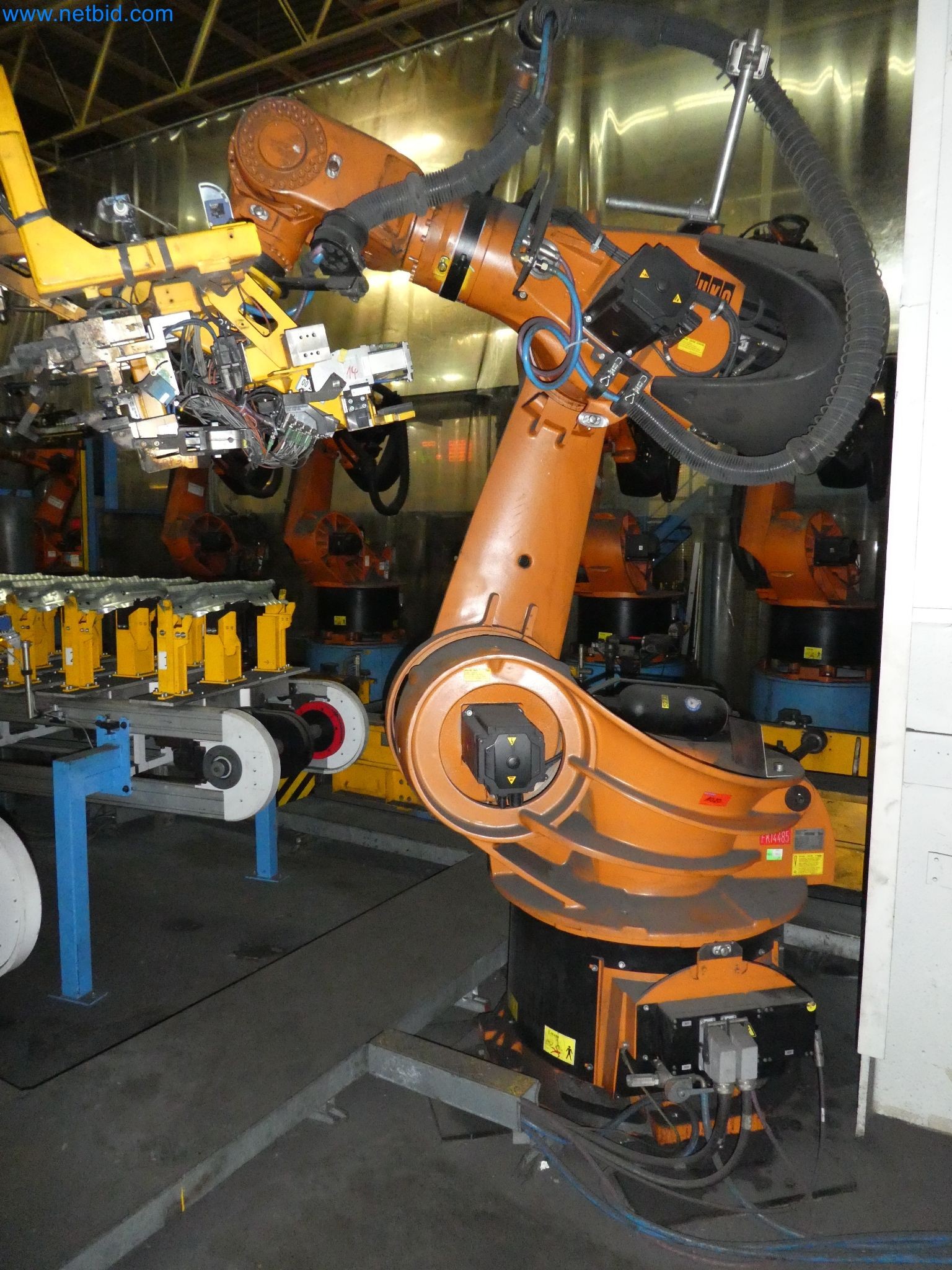 Robots, welding equipment and assembly accessories from the automotive industry-39