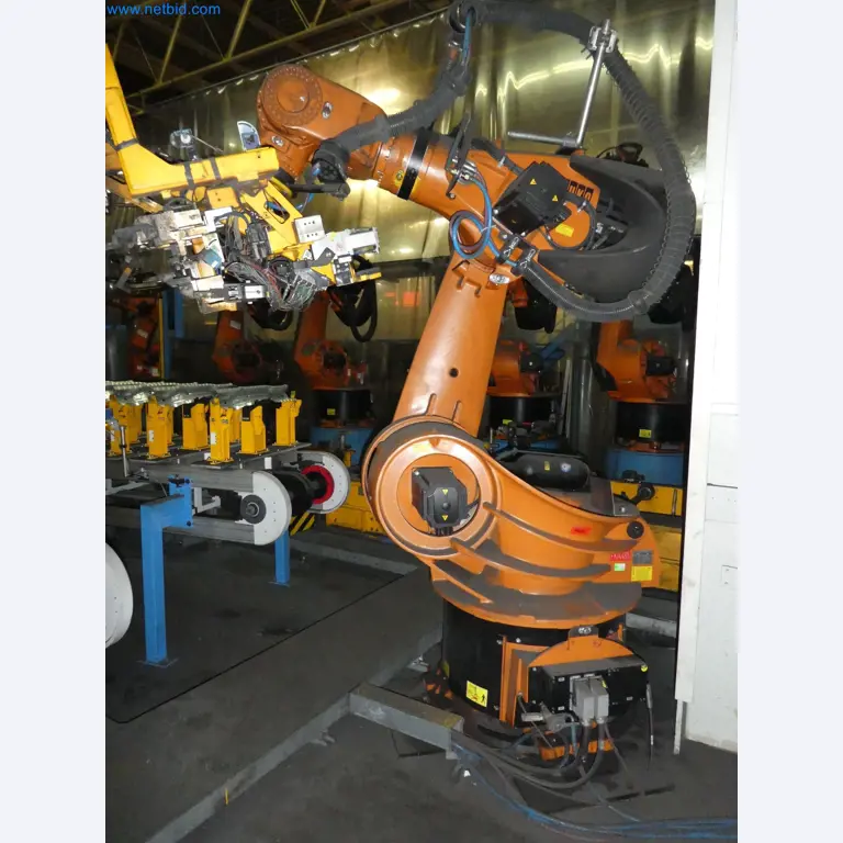 Robots, welding equipment and assembly accessories from the automotive industry-39