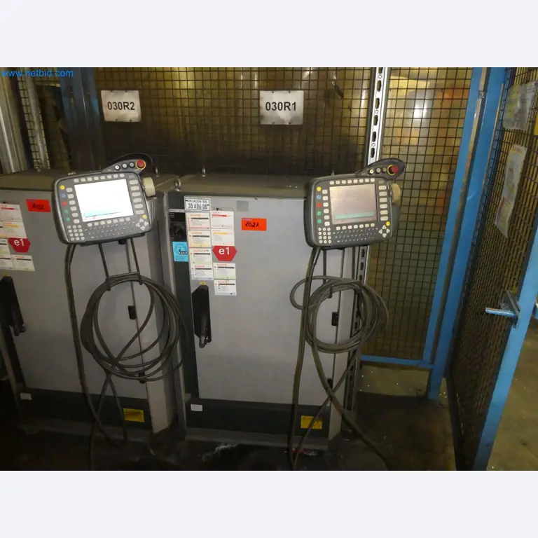 Robots, welding equipment and assembly accessories from the automotive industry-42