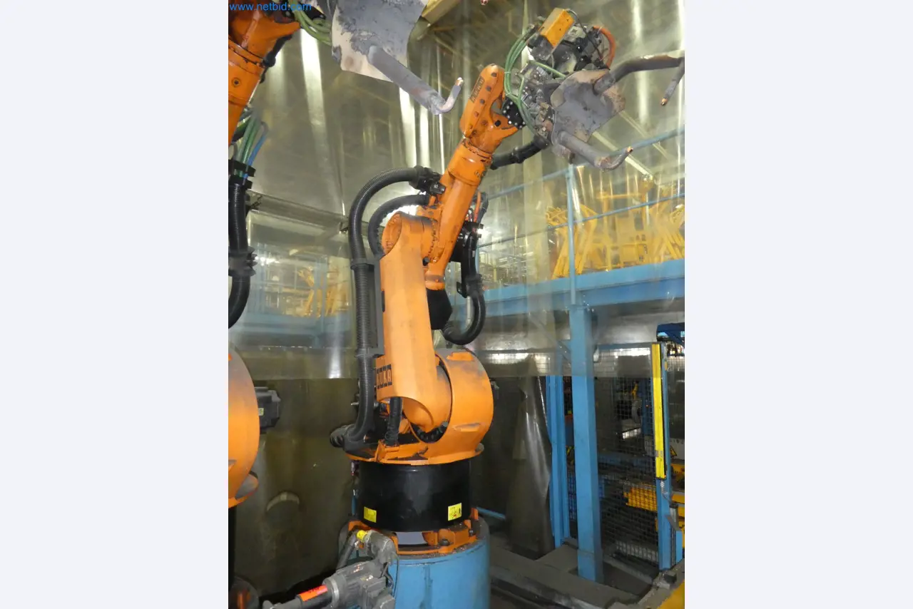 Robots, welding equipment and assembly accessories from the automotive industry-43