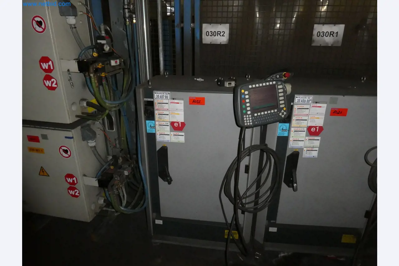 Robots, welding equipment and assembly accessories from the automotive industry-46