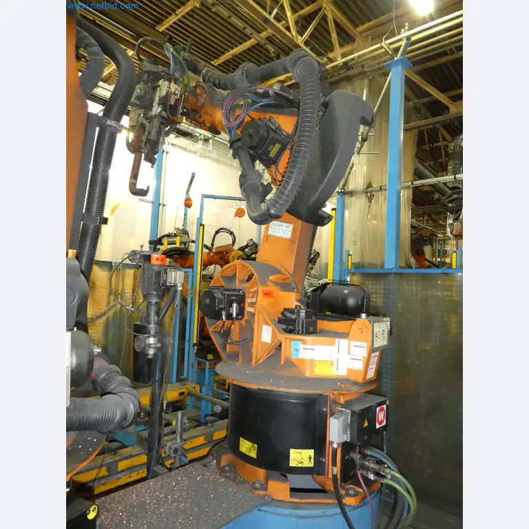 Robots, welding equipment and assembly accessories from the automotive industry-47