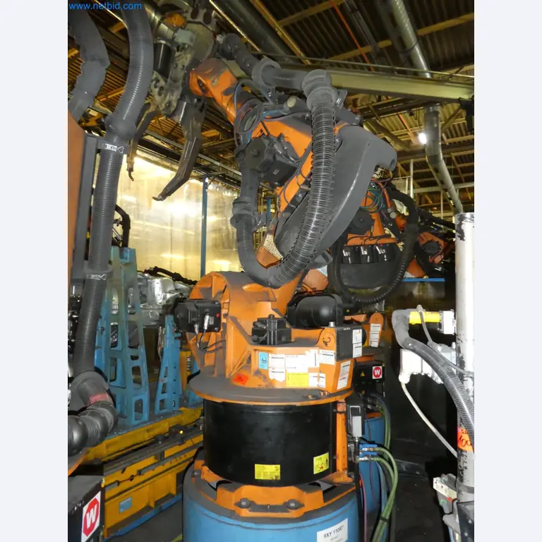 Robots, welding equipment and assembly accessories from the automotive industry-4