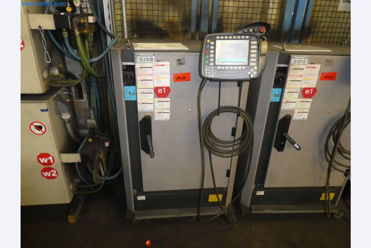 Robots, welding equipment and assembly accessories from the automotive industry-51