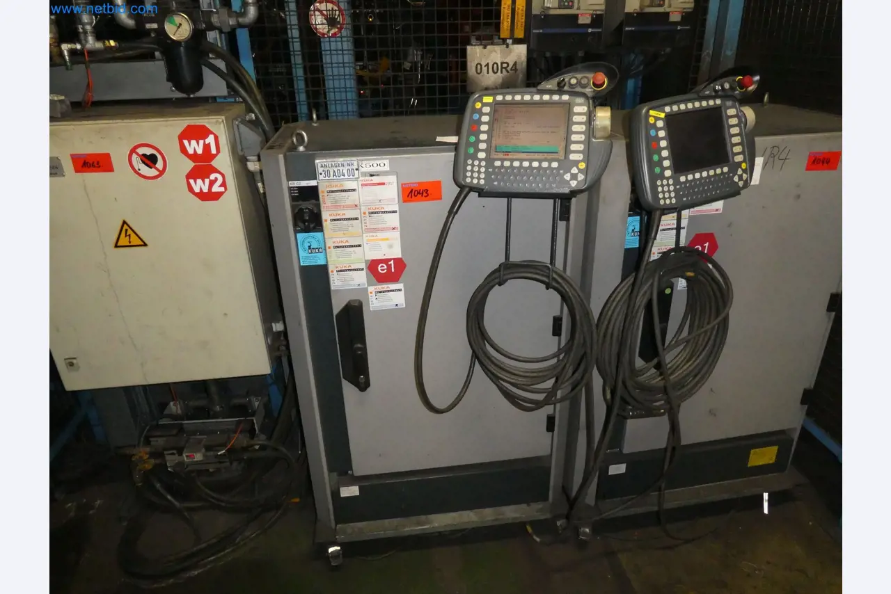 Robots, welding equipment and assembly accessories from the automotive industry-54