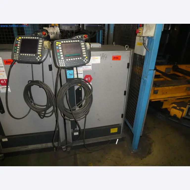 Robots, welding equipment and assembly accessories from the automotive industry-59