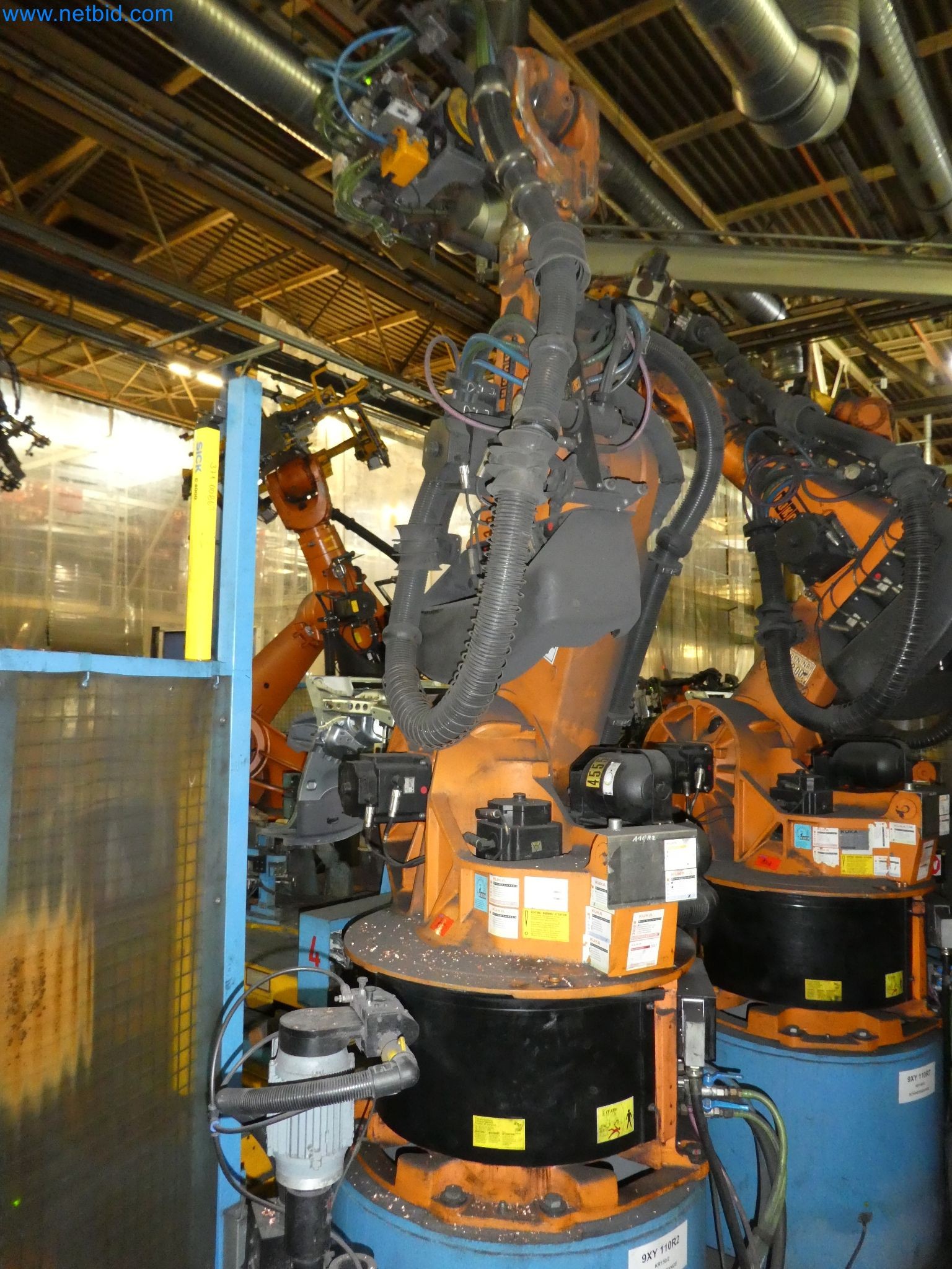 Robots, welding equipment and assembly accessories from the automotive industry-5