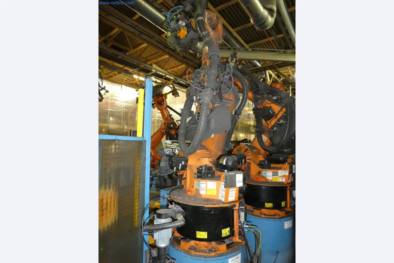 Robots, welding equipment and assembly accessories from the automotive industry-5