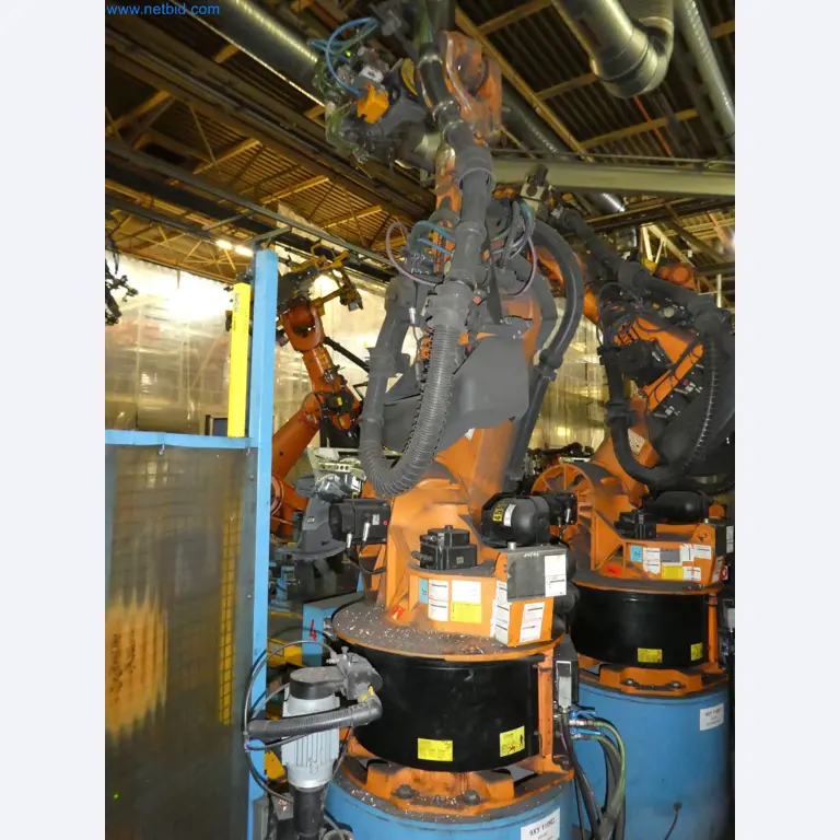 Robots, welding equipment and assembly accessories from the automotive industry-5