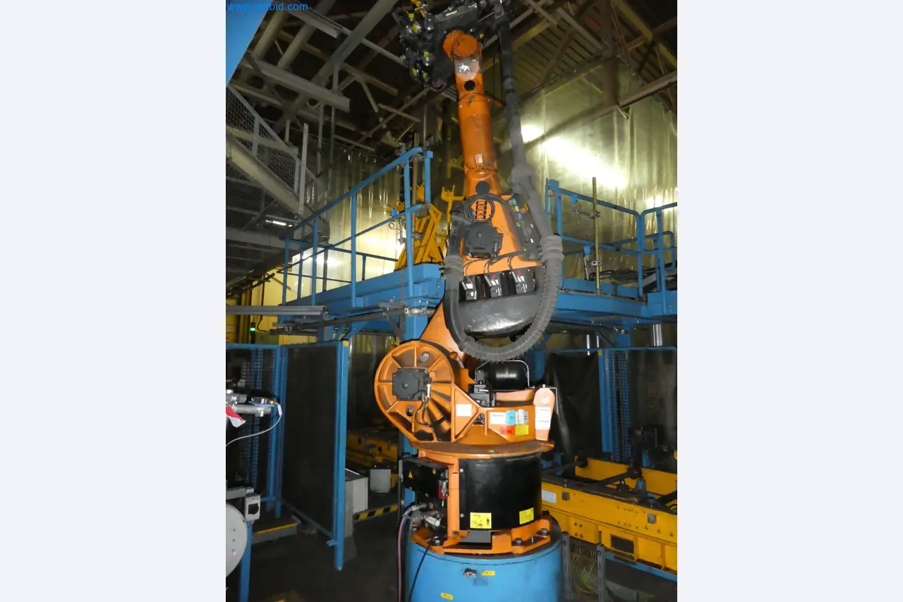 Robots, welding equipment and assembly accessories from the automotive industry-60