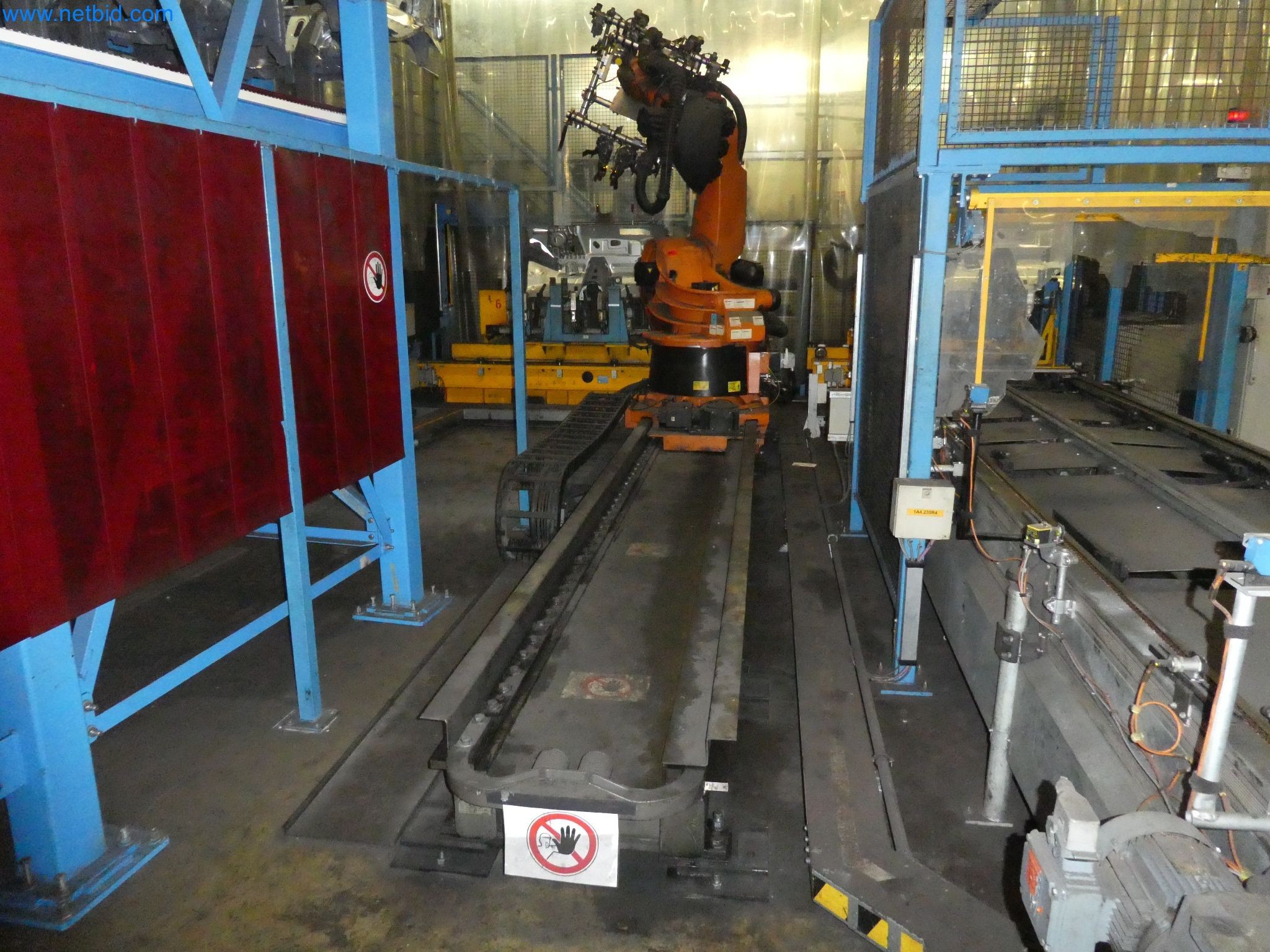 Robots, welding equipment and assembly accessories from the automotive industry-61