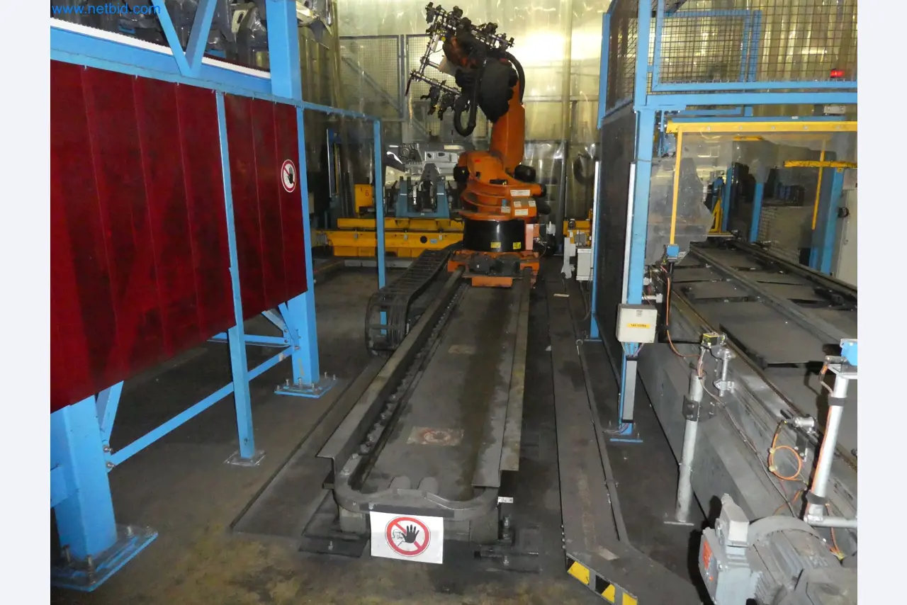 Robots, welding equipment and assembly accessories from the automotive industry-61